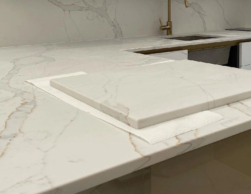 Gold-Calacatta-Quartz-for-Kitchen-Countertop-Bathroom-Vanity-Topwebp 4001 Gold-Calacatta-Quartz-for-Kitchen-Countertop-Bathroom-Vanity-Topwebp 4001